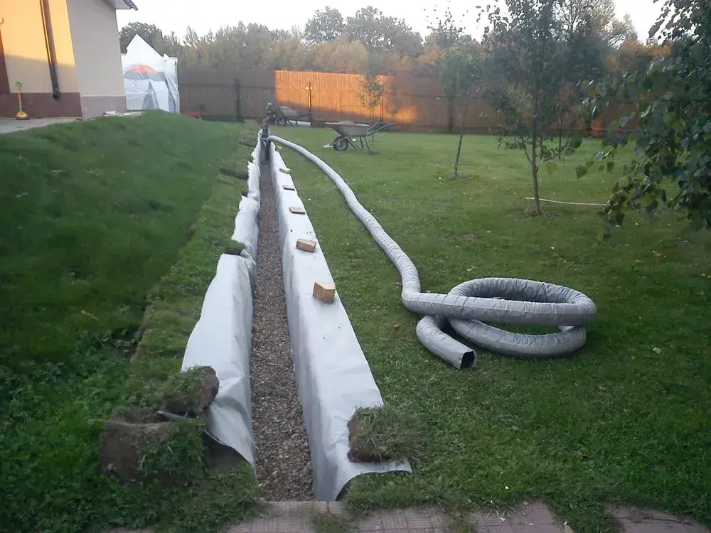 Труба дренажная 110 мм в фильтре геотекстиль (50 метров) с перфорацией