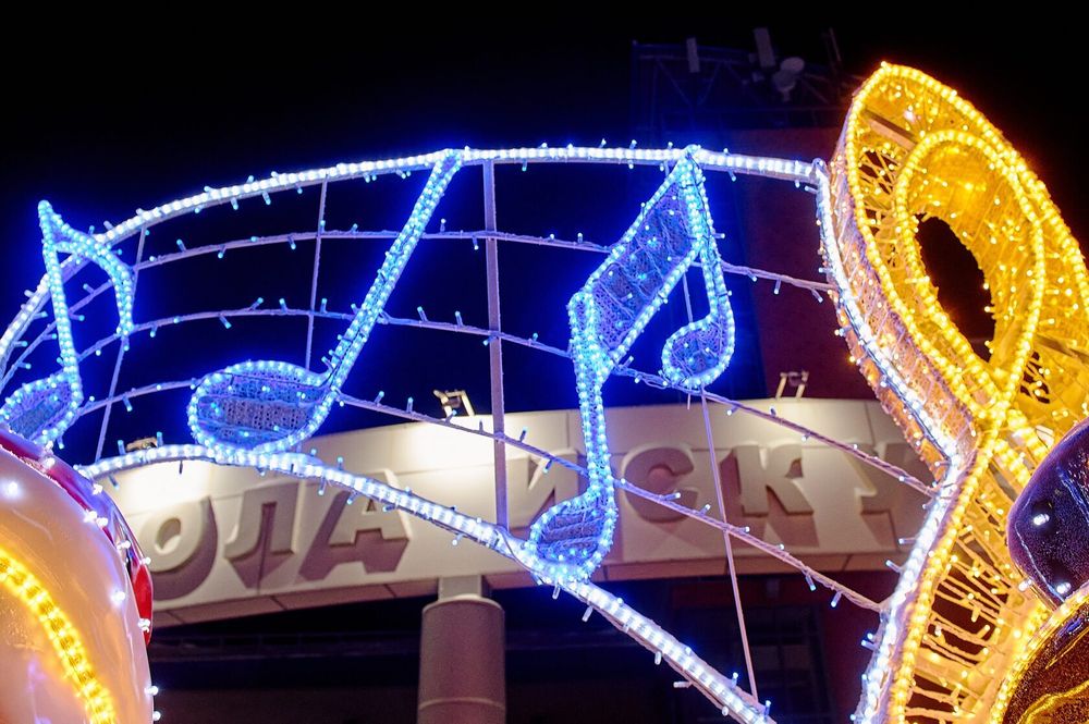 Уличные фигуры "Снеговики музыканты"