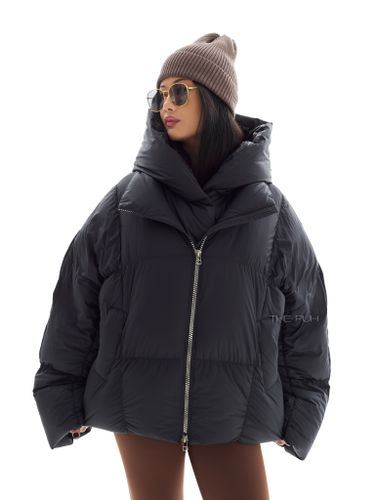 Объемный черный пуховик со съемной манишкой-капюшоном