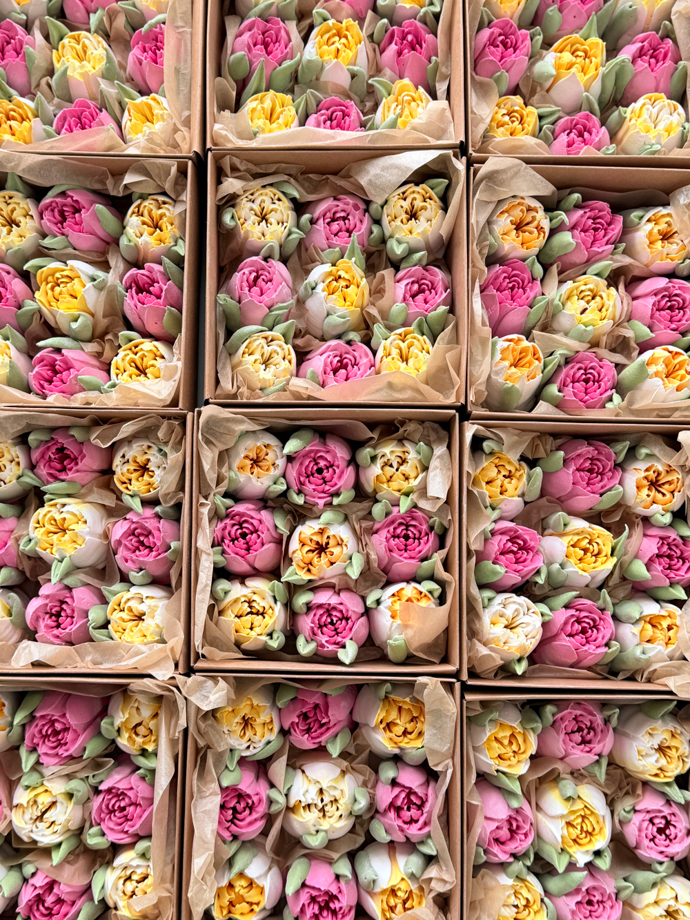 Коробка «Махровые тюльпаны» 15*15 см