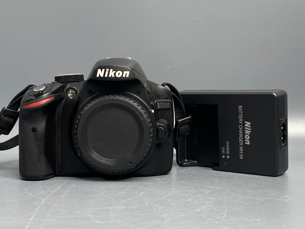 Nikon D3200 Body 14.200 кадров