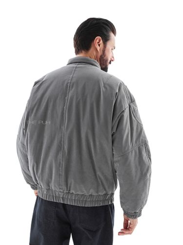 Серый утепленный бомбер с нагрудными карманами