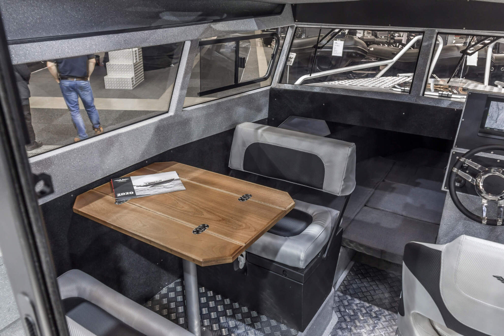 Катер Volzhanka VOYAGER 800 Cabin