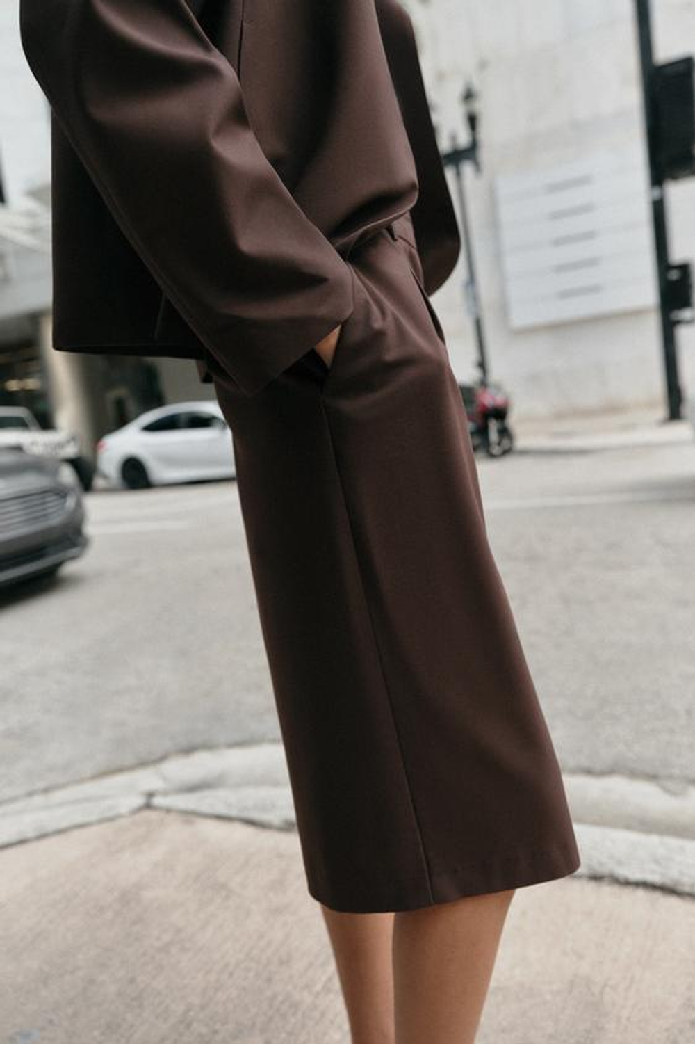 ZARA ДЛИННЫЕ БЕРМУДЫ С ЗАЩИПАМИ, КОРИЧНЕВЫЙ