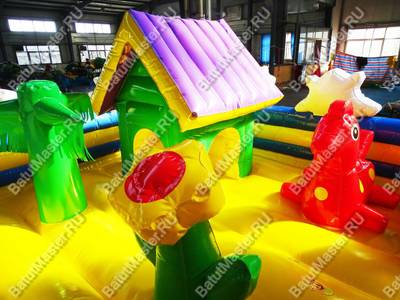 Коммерческий надувной батут "Веселое королевство" 4*4*2,8 м