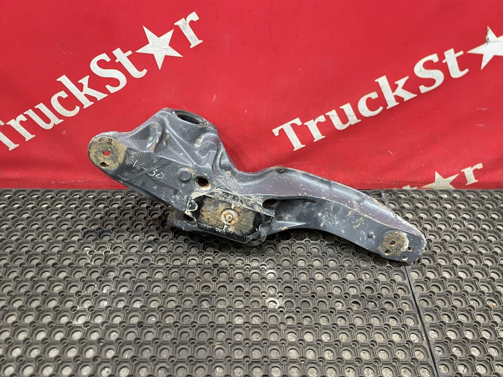 Кронштейн пневморессоры левый 2018 г.