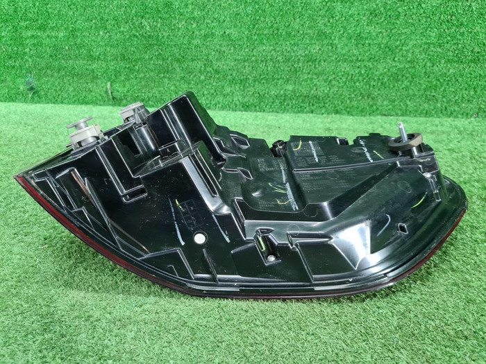 Фонарь левый внешний BMW X5 G05 (2018-2023)