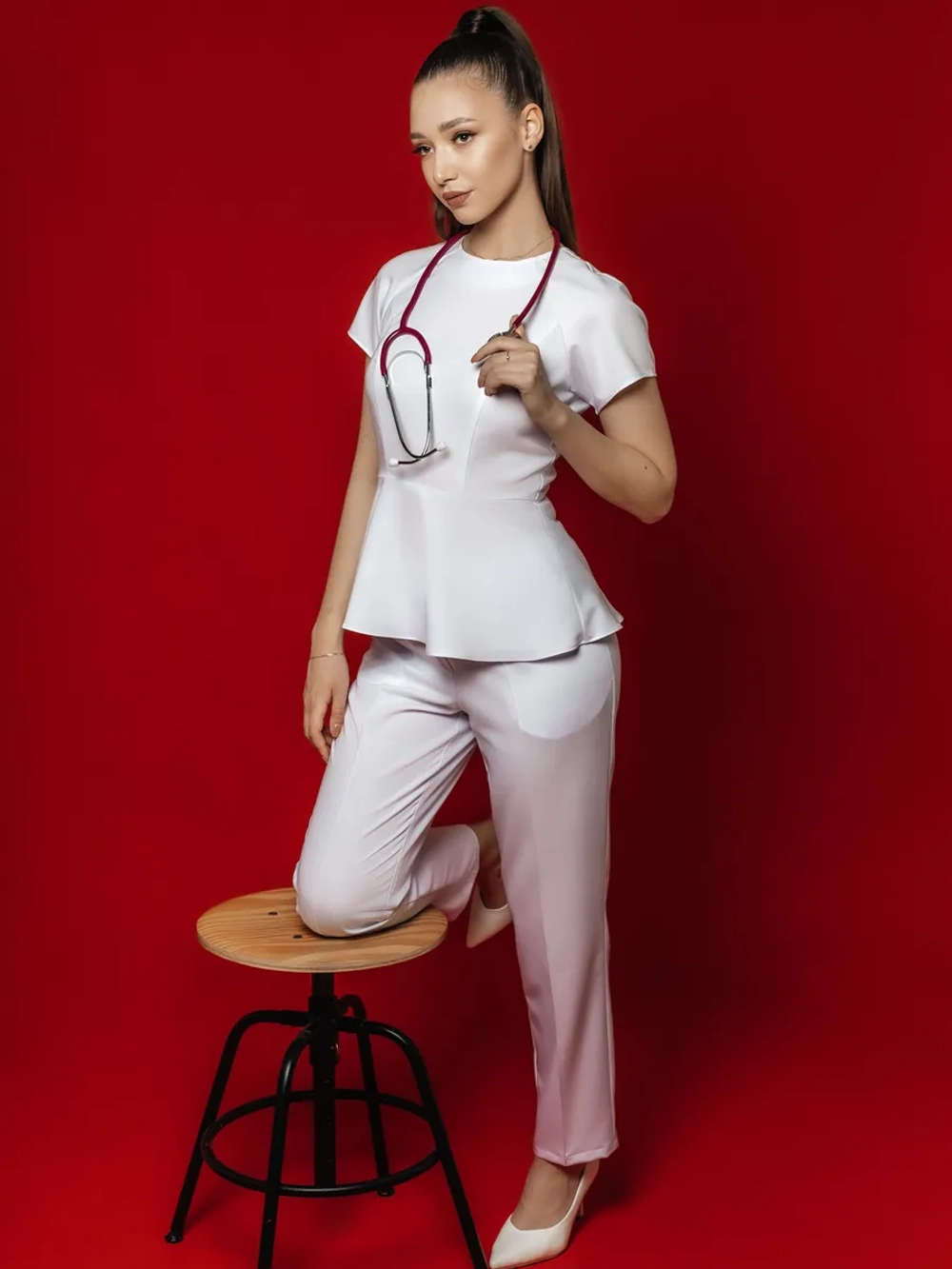 Блузка медицинская с баской белая стрейч