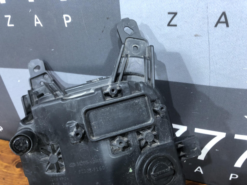 ПТФ правая Kia Sportage 4 (QL) 18-22 Б/У Оригинал 92202F1600