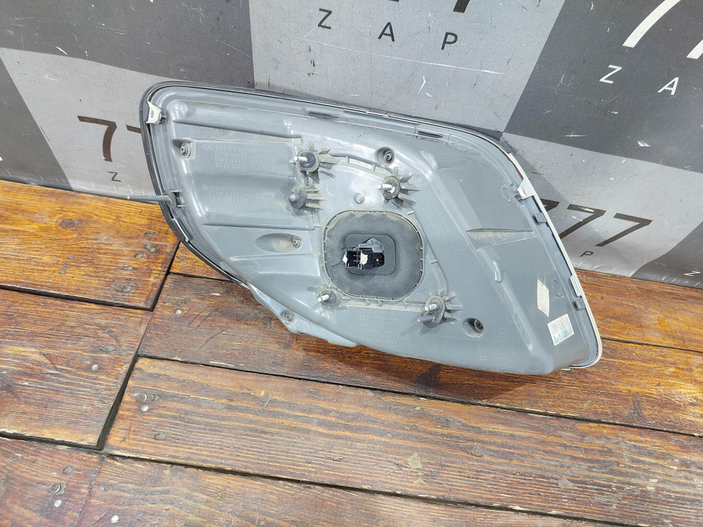 Фонарь зaдний пpавый с дефектом Kia K900 2 18-22 Б/У Оригинал 92402J6000