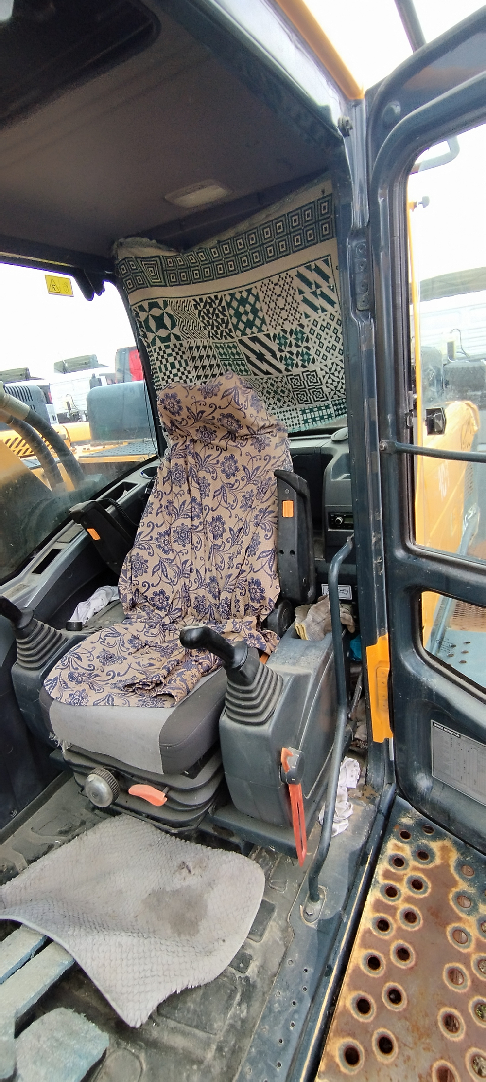 Hyundai R380 Экскаватор R380LC-9SH (Дизельный, 11,2 л, 265 л.с., АТ)