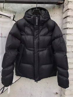 Пуховик Moncler