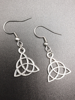 Серьги Трикветр