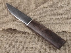 Шкуросъемный нож "Якут" с кованым долом, дамасская сталь, рукоять стабилизированная карельская береза