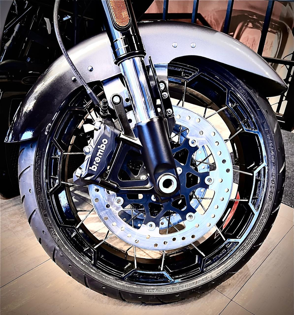 Harley-Davidson CVO Road Glide 121 (Raven Fade) 2025