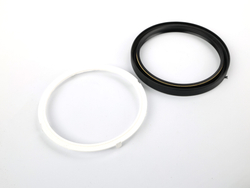 Сальник 142х168х15-2.2 а/м КАМАЗ-ЕВРО задней ступицы, чёрный с пружиной, с пласт. обоймой, NBR (Балаково)