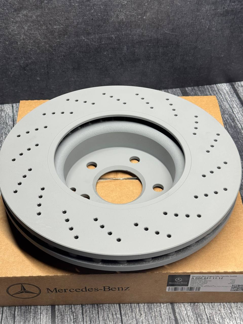 Тормозной диск передний Mercedes-Benz A0004211112