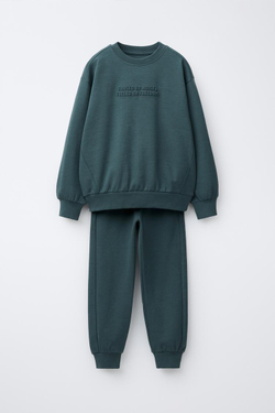 ZARA КОМПЛЕКТ ИЗ ТОЛСТОВКИ И ДЖОГГЕРОВ С НАДПИСЬЮ, СИНИЙ