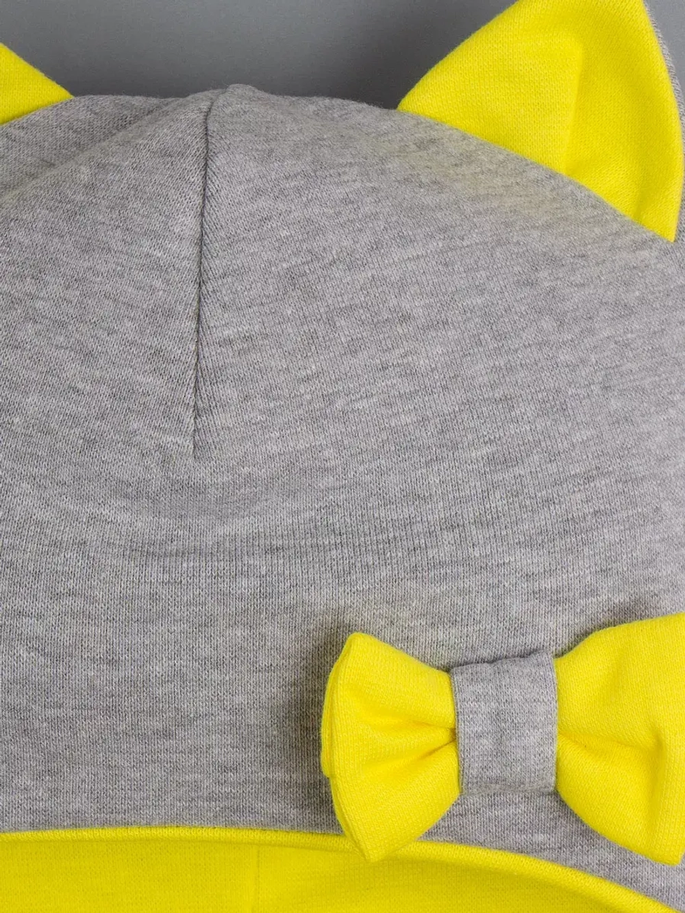 Шапка для девочки с ушками осенняя и снуд