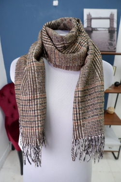 Шарф в клетку с бахромой