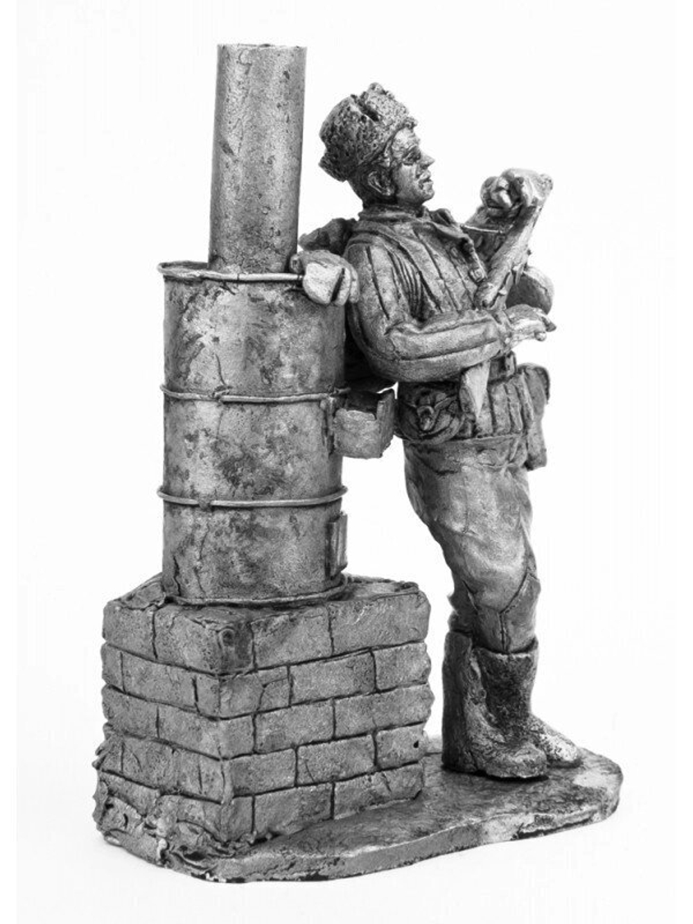 Оловянный солдатик Боец у буржуйки, 1942 г.