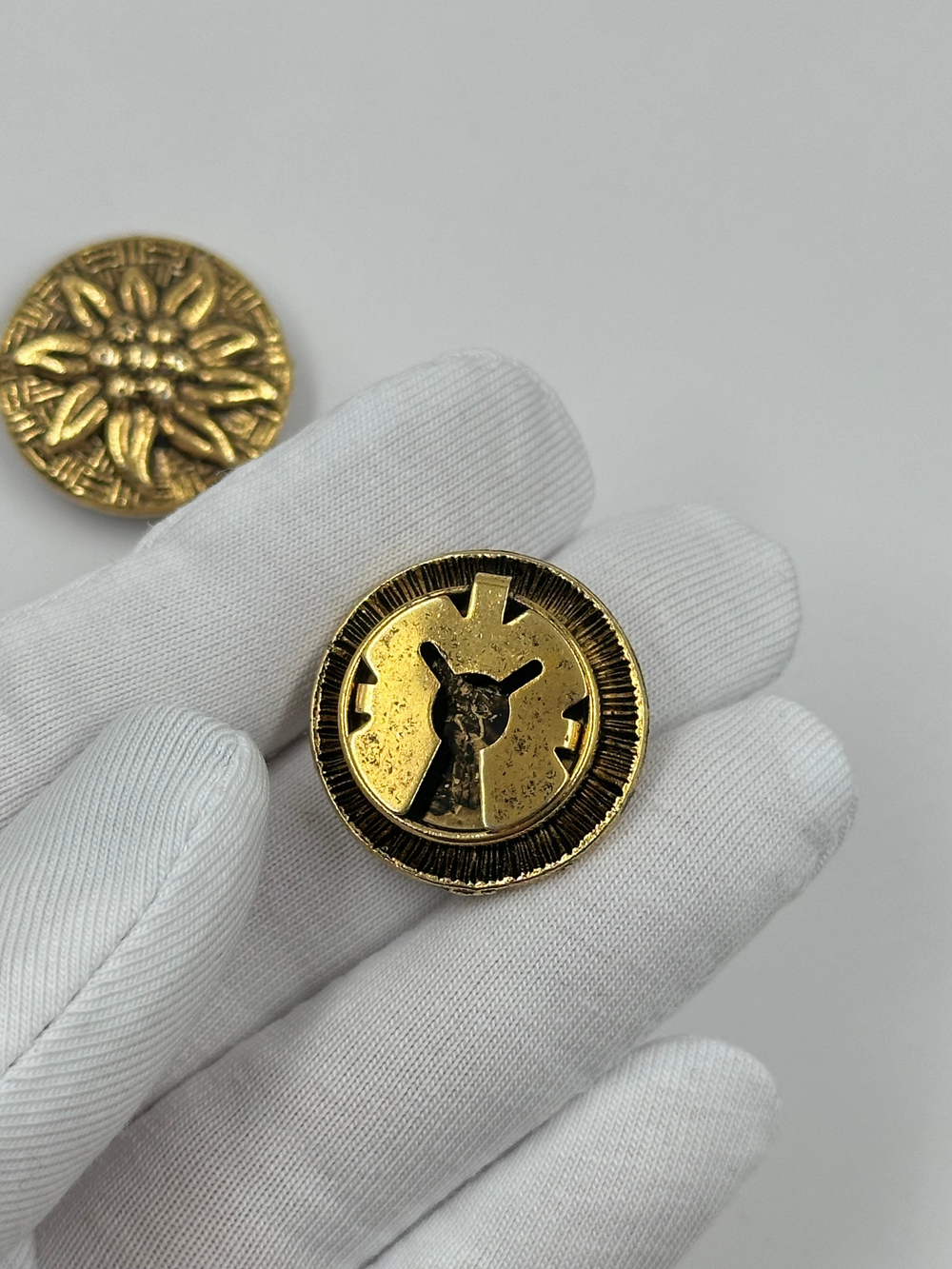 Накладка на пуговицу с цветком