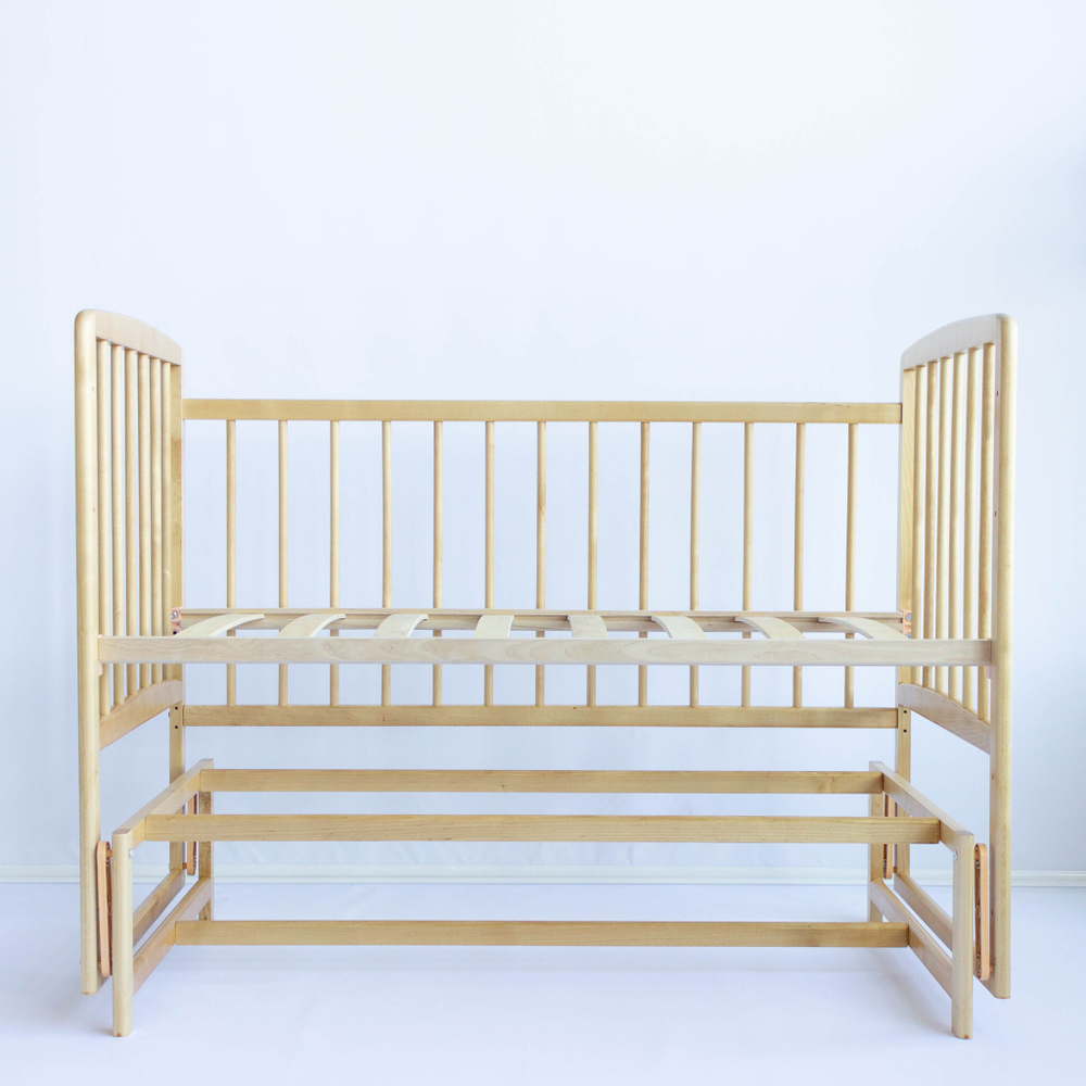 Детская кроватка Малютка 36 с маятником (лак)