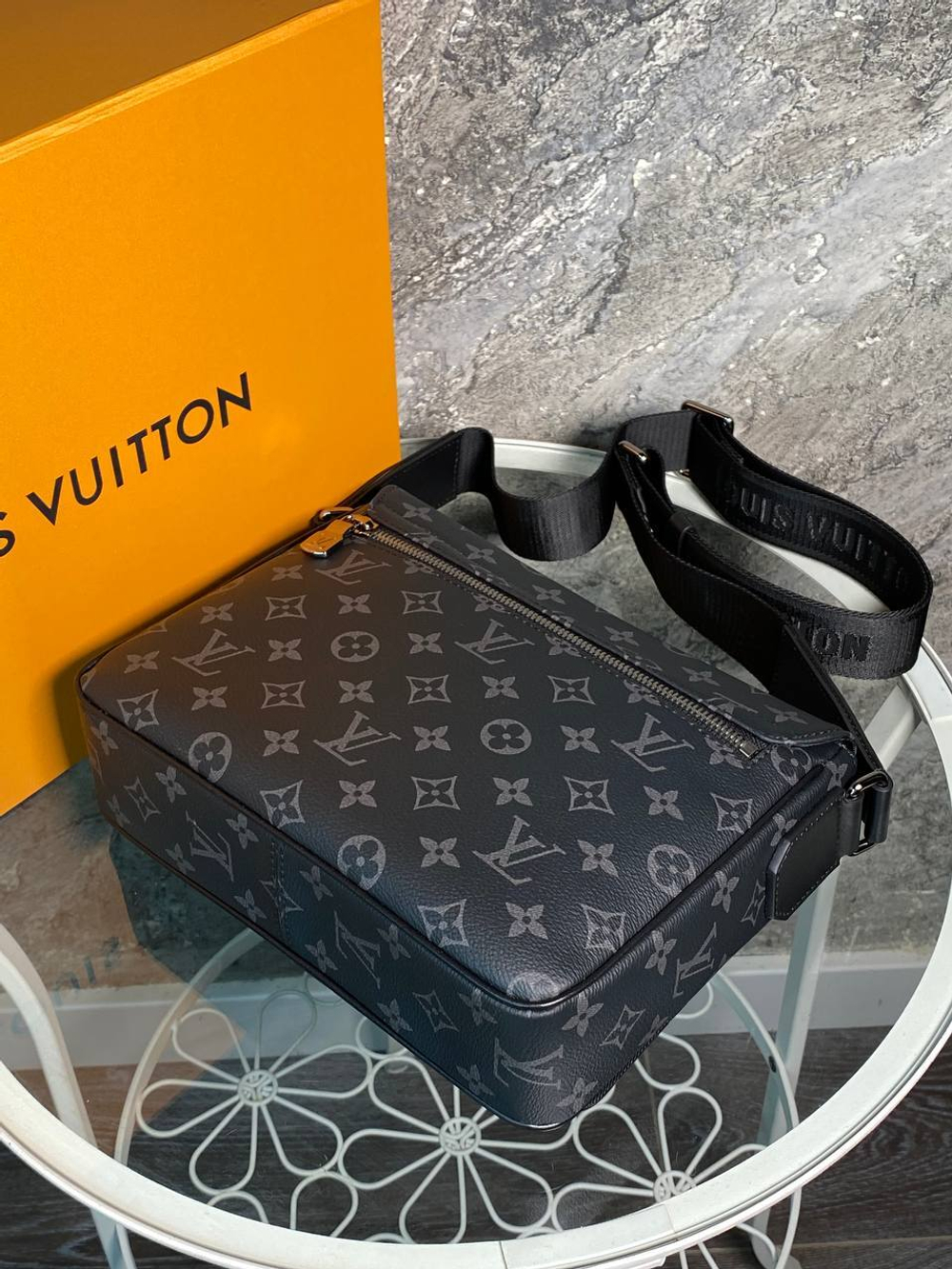 Сумка-мессенжер Louis Vuitton