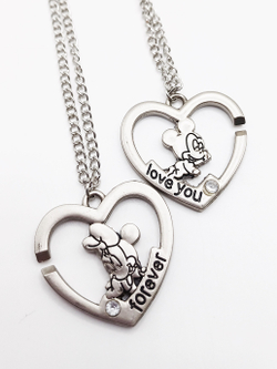 Парные кулоны для влюбленных "Сердца Микки".