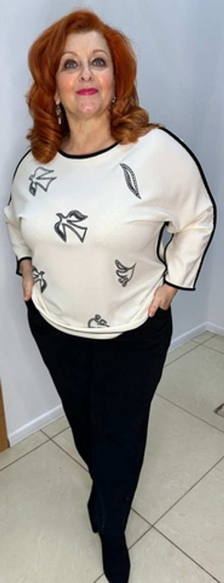 Белый джемпер-блузон с черным принтом "птички"