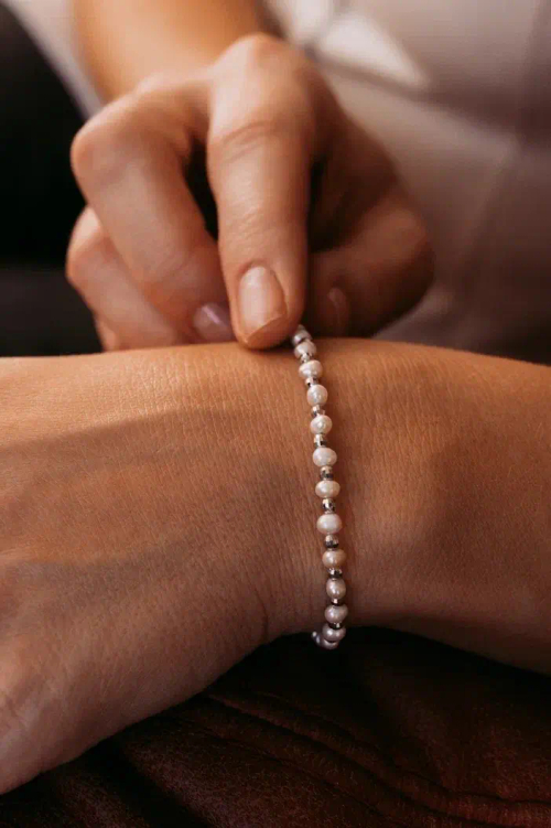 Браслет с жемчугом и шарами