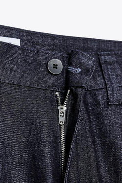 ZARA ДЖИНСОВЫЕ БРЮКИ TRF С ЗАЩИПАМИ, ТЕМНЫЙ ИНДИГО