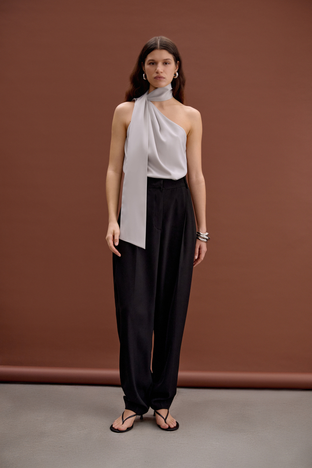 Топ на одно плечо из сатина