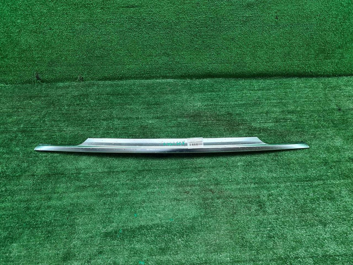 Накладка крышки багажника Hongqi HS5 (2019-н.в.)