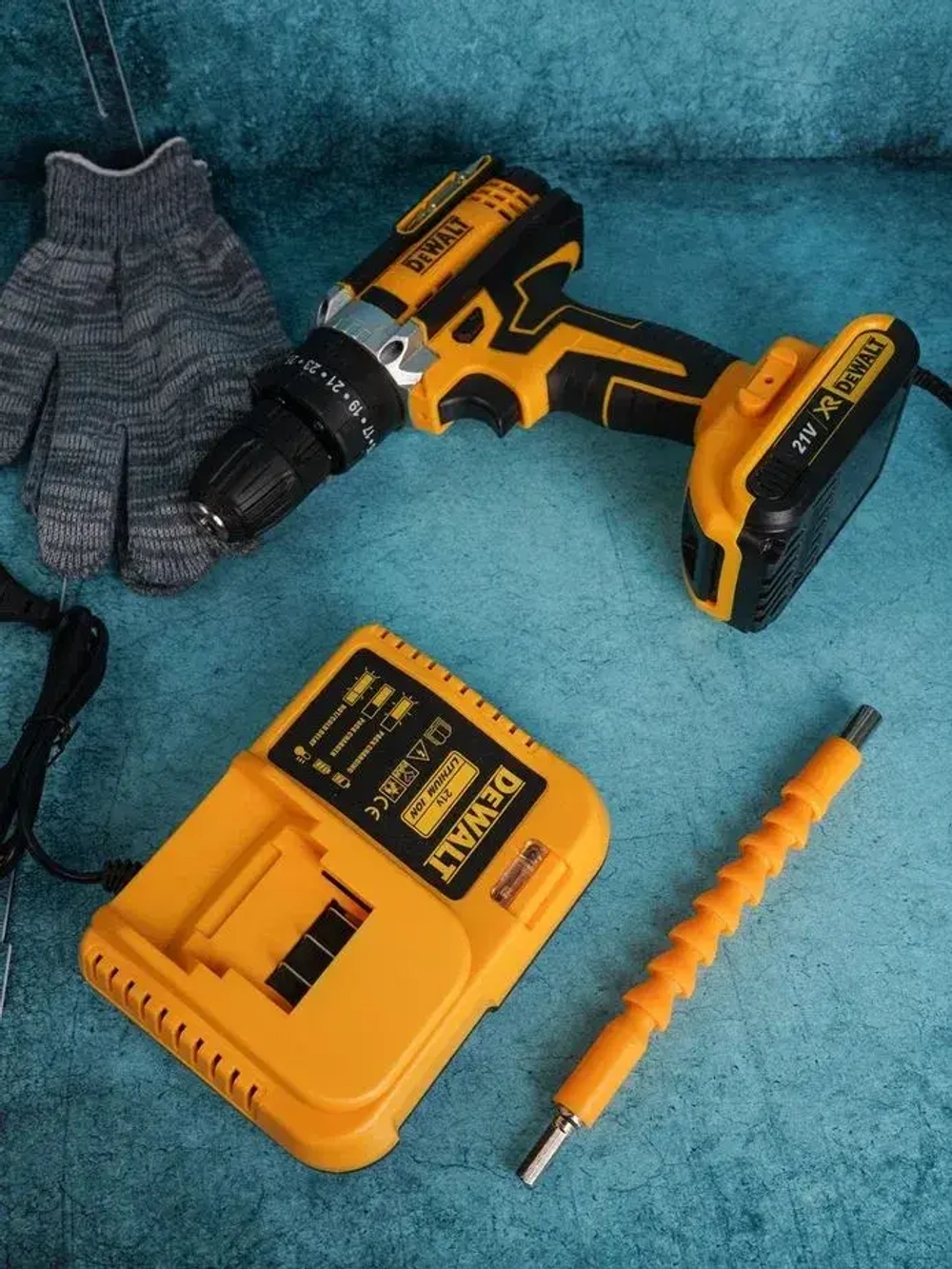 Шуруповерт аккумуляторный с набором инструментов DeWalt 21V 2 АКБ Деволт