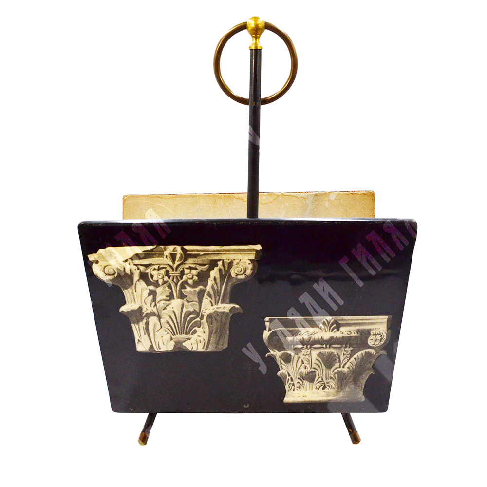 Газетница напольная в стиле Пьеро Форназетти. Черный лак, дерево, деколь. Италия, 1960–1970-е