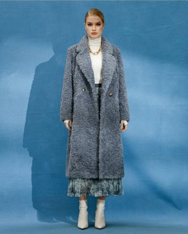 Шуба из натуральной шерсти под каракульчу