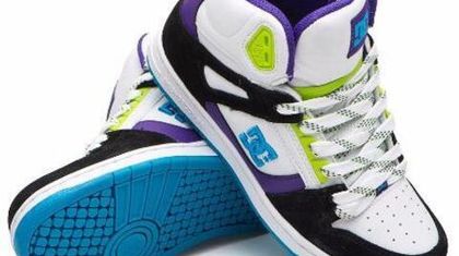 Кроссовки из электронной бумаги