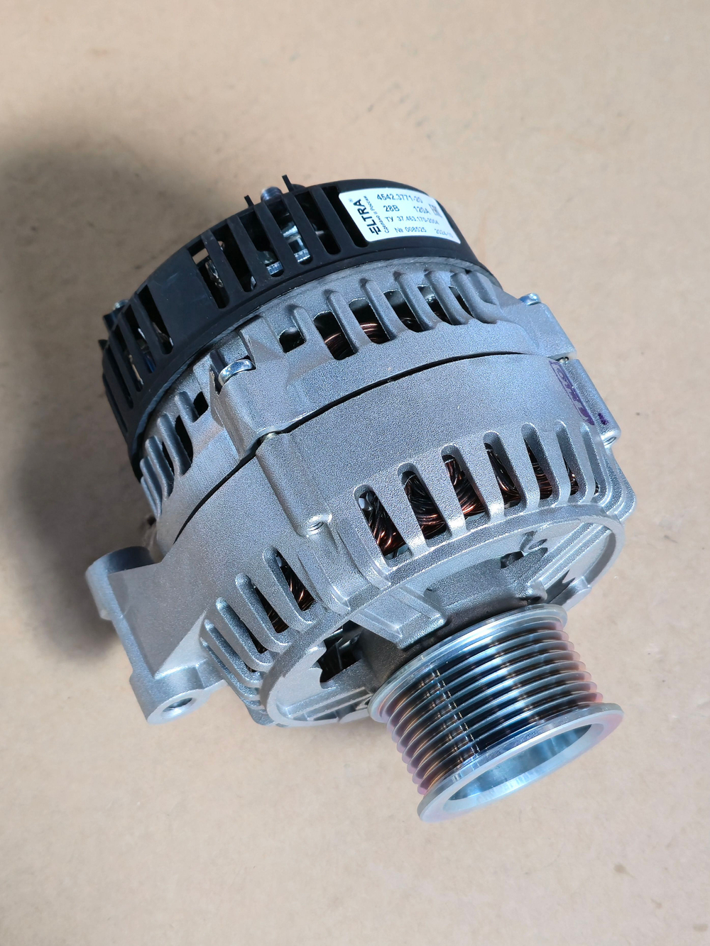 Генератор КАМАЗ дв.740 ЕВРО-3, 4 (8-ручьевой шкив) 28В 120А ELTRA