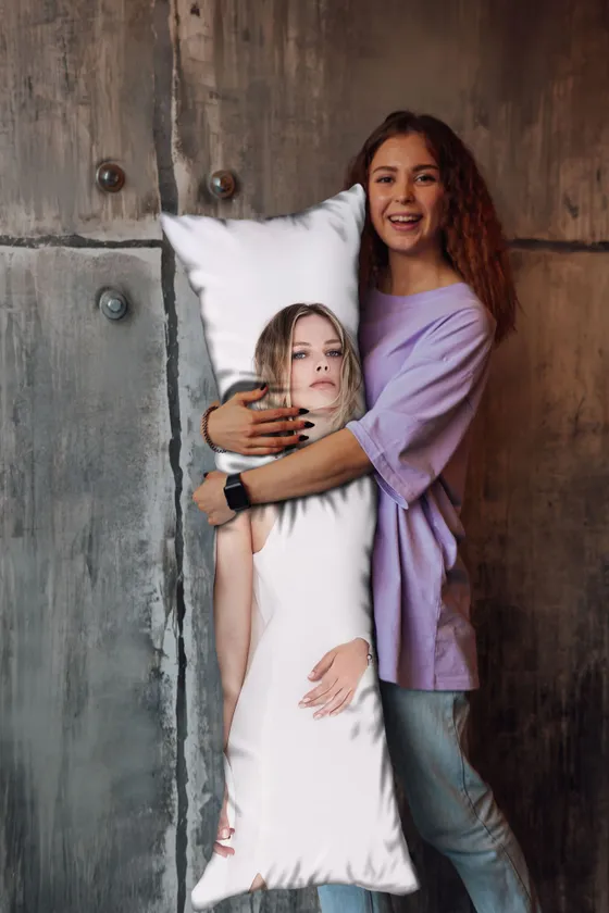 Дакимакура Марго Робби №3