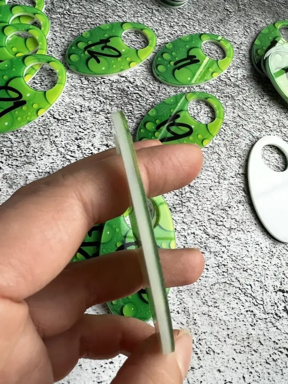 Номерки для гардероба акрил 4х7 см