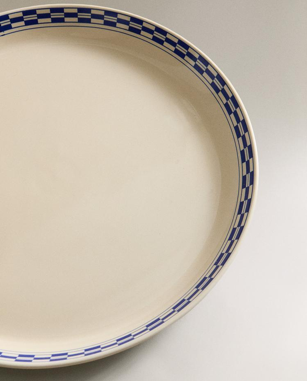 ZARA HOME ТАРЕЛКА ИЗ КЕРАМИКИ С УЗОРОМ В КЛЕТКУ, ЭКРЮ