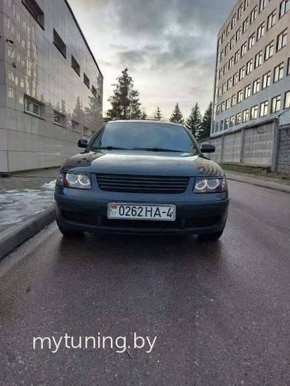 Передние фары VW Passat B5 angel eyes black