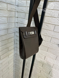 Нагрудная сумка слинг Hermes Kelly (Messenger) из кожи крокодила коричневая