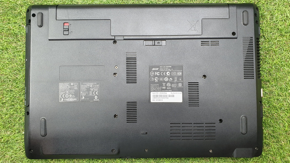 Ноутбук Acer Aspire AS5749 Aspire AS5749-2352G50Mnkk 1366x768, Intel Core i3 2350M 2.3ГГц, 4ГБ, Intel HD Graphics 3000