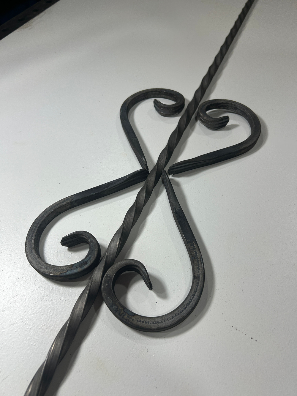 Кованый элемент "запятая"160х90 квадрат полнотелый 10х10мм