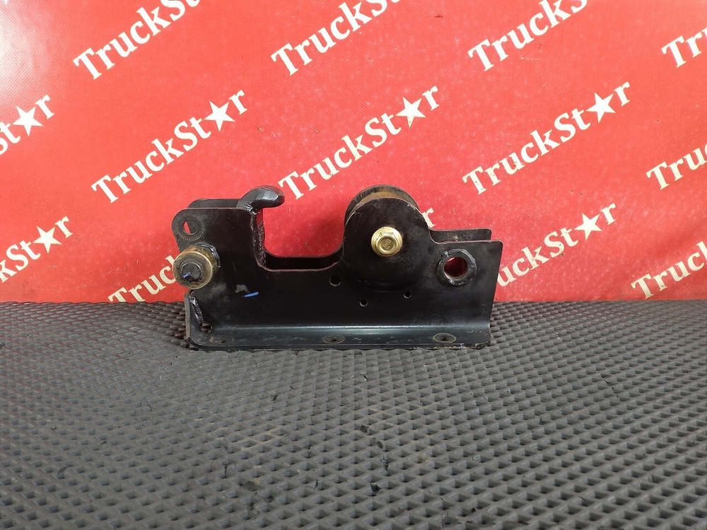 Кронштейн торсиона кабины левый 2024г.