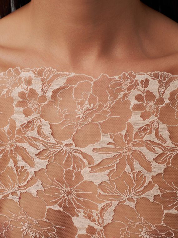 05-98 Вышивка на неэл. сетке 23 см, телесный