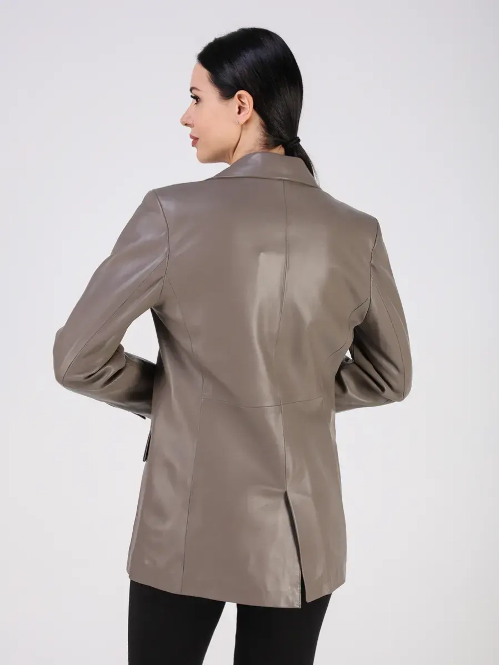 Кожаная куртка демисезонная блейзер