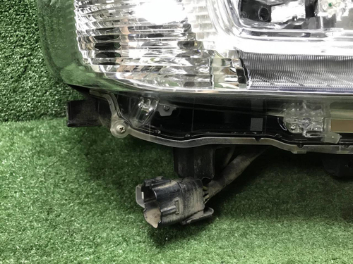 Фара правая Land Cruiser 200 (2015-2021) LED